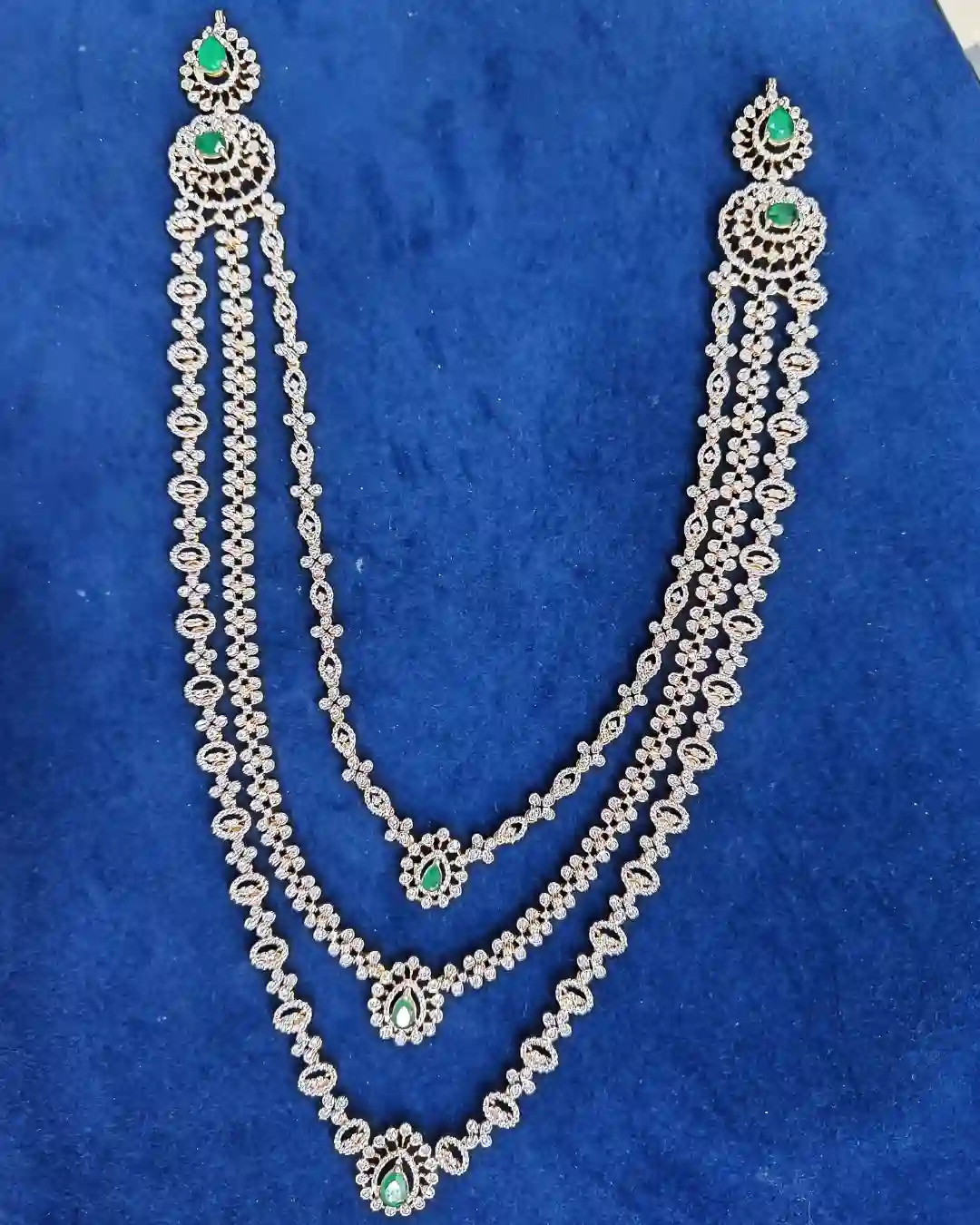 💎 Multi-Layer Sparkling Necklace with Green Teardrop Pendants & Floral Link Design ✨