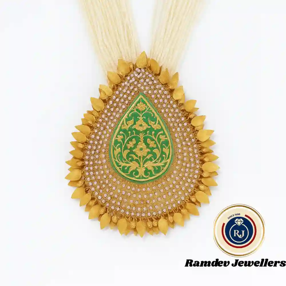 🌿Modern Gold & Pearl Necklace – Timeless Design