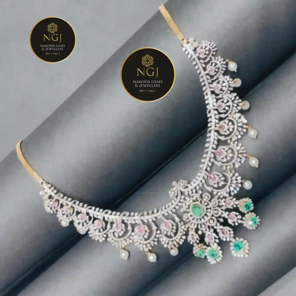 ✨18Kt Diamond Necklace with Emerald Detailing💎