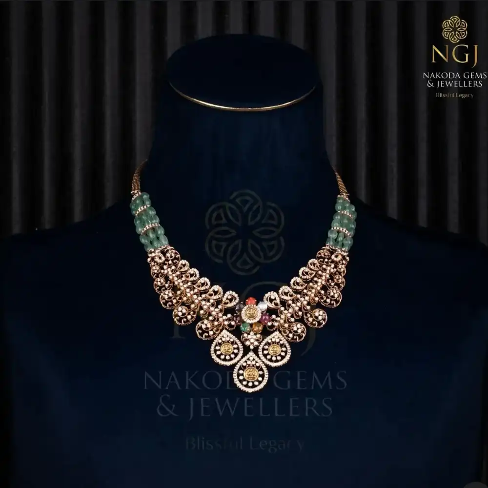 ✨ Antique Gold Necklace with Emerald Elegance 💚