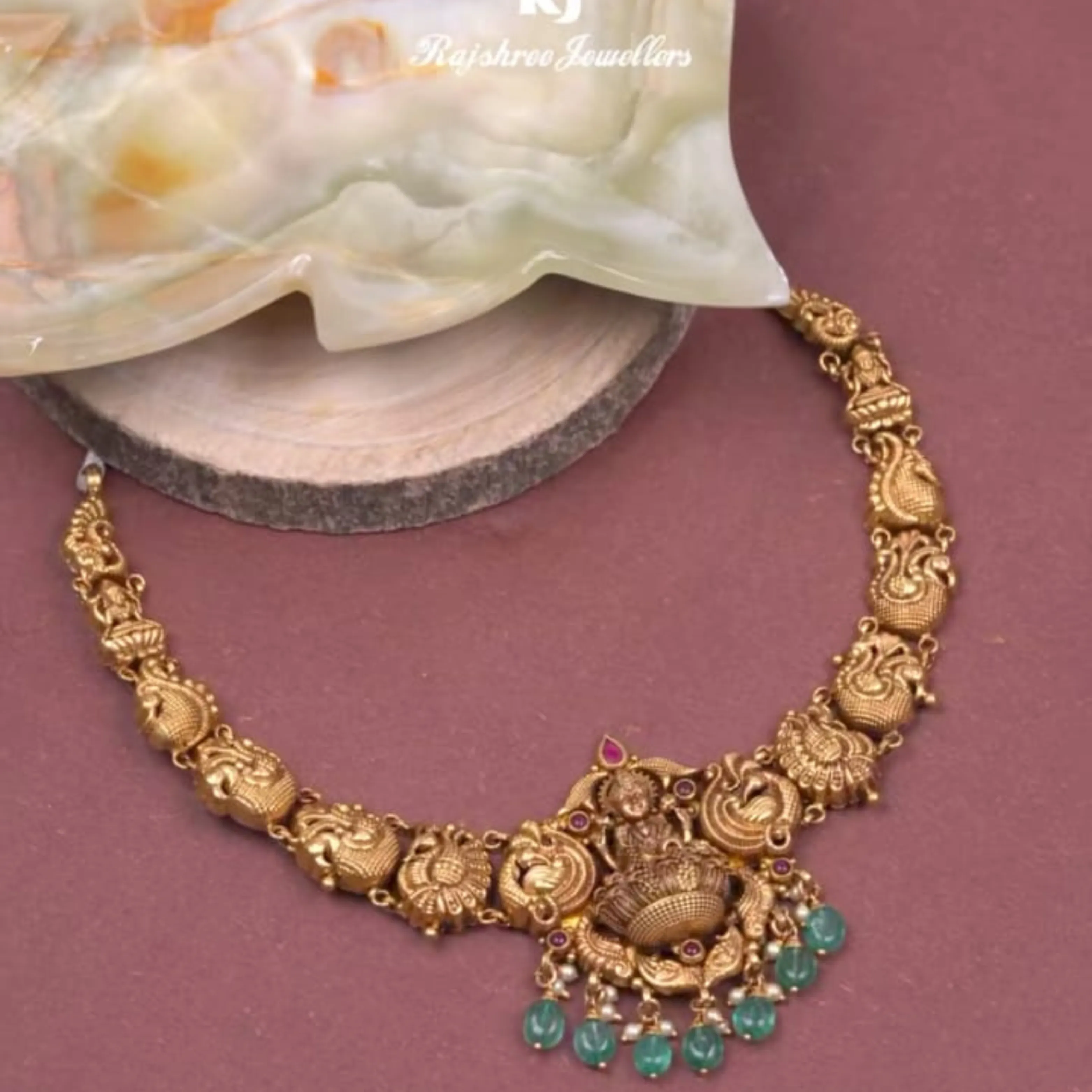 ✨ Antique Lakshmi Motif Gold Necklace with Emerald Drops 💚