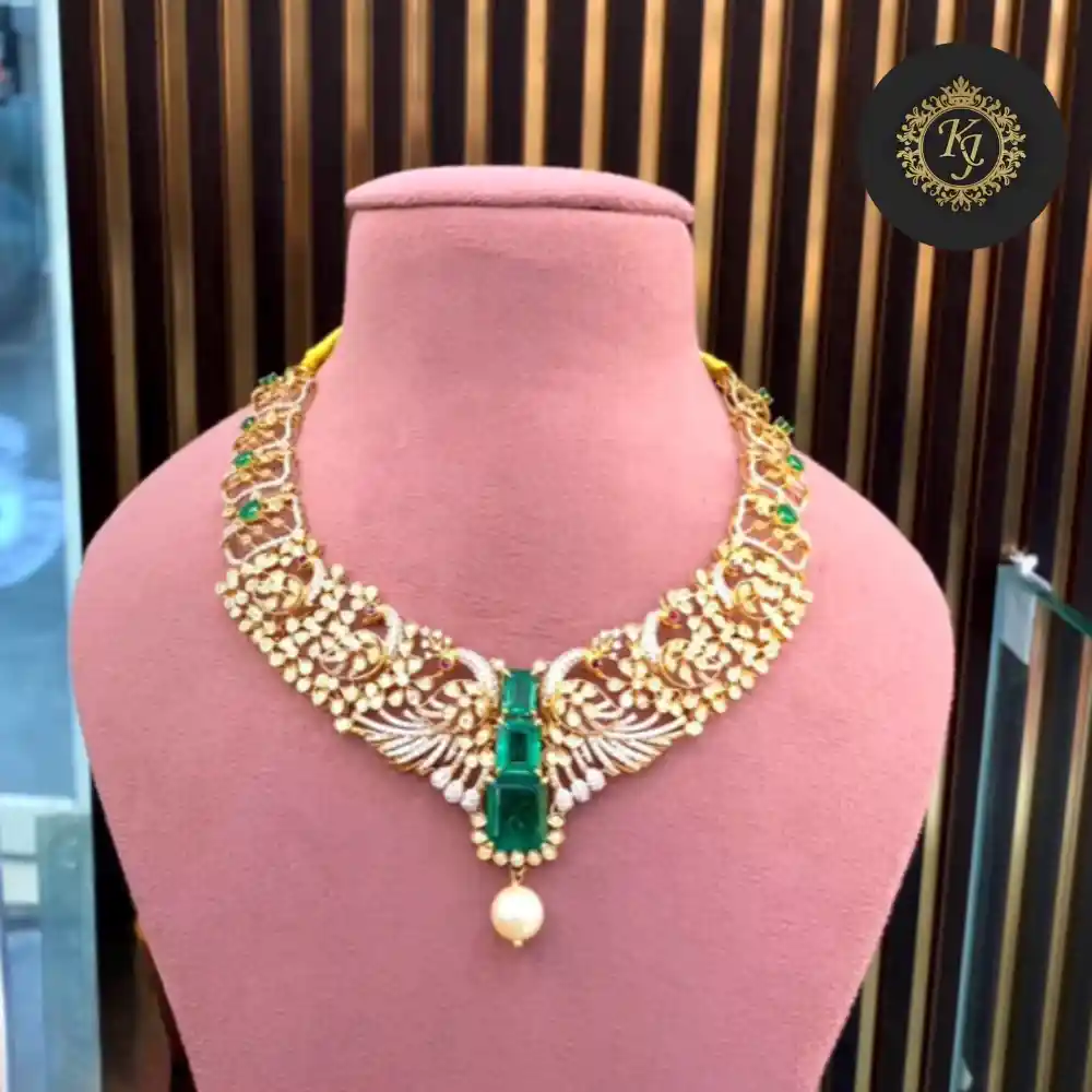 Royal Emerald Choker with Pearl Drop Detailing🌿