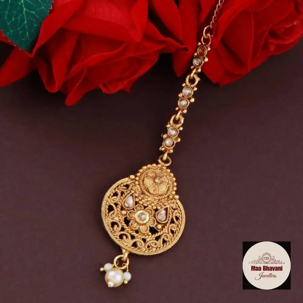 🌸 Antique Gold Maang Tikka ✨ Elegant Detailing