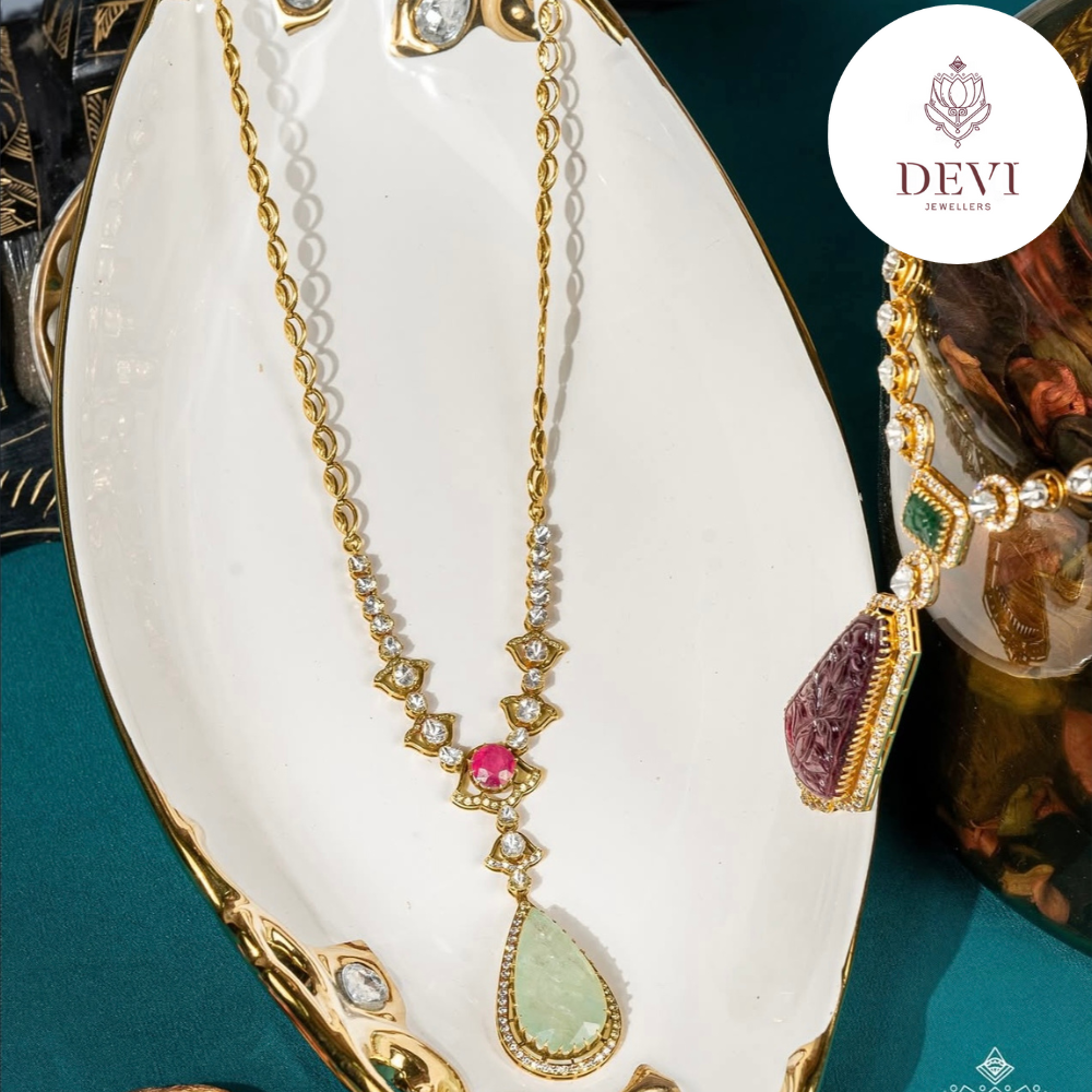 ✨ Dual-Gem Drop Necklace Red & Green Glow