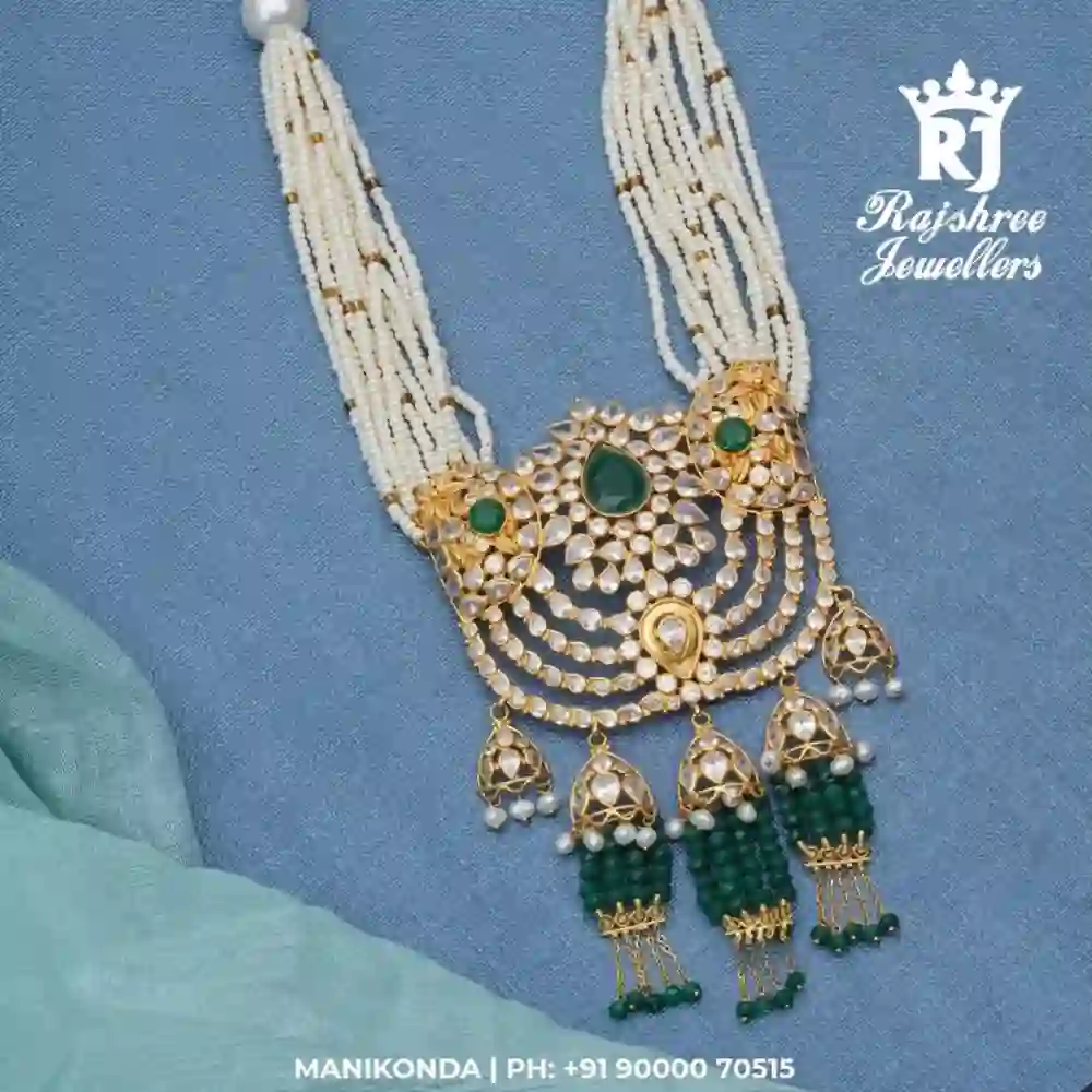 Pearl & Emerald  Necklace 💚👑 Timeless Elegance